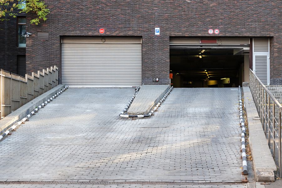 שער גלילה לחניה